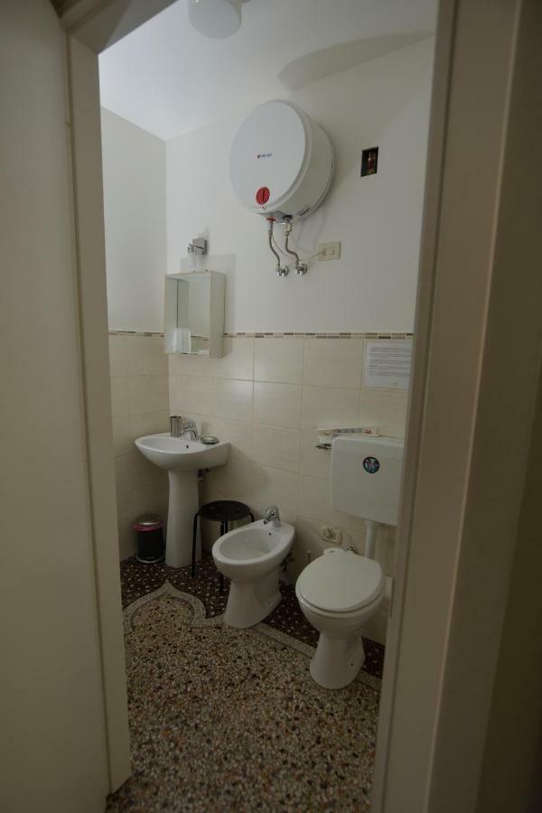 Check-Inn Rooms Genova Centro Exterior foto